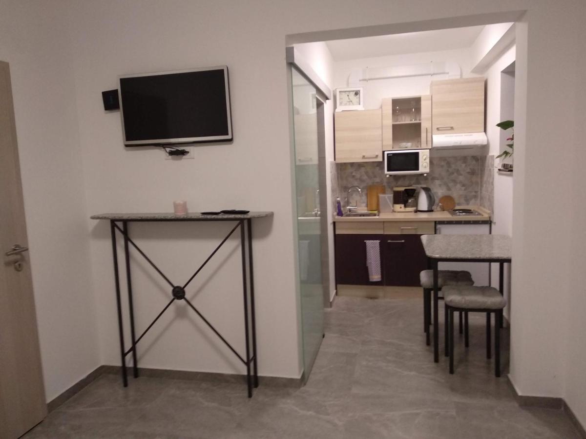 Apartmaji Lejardin Apartment Skofljica ภายนอก รูปภาพ